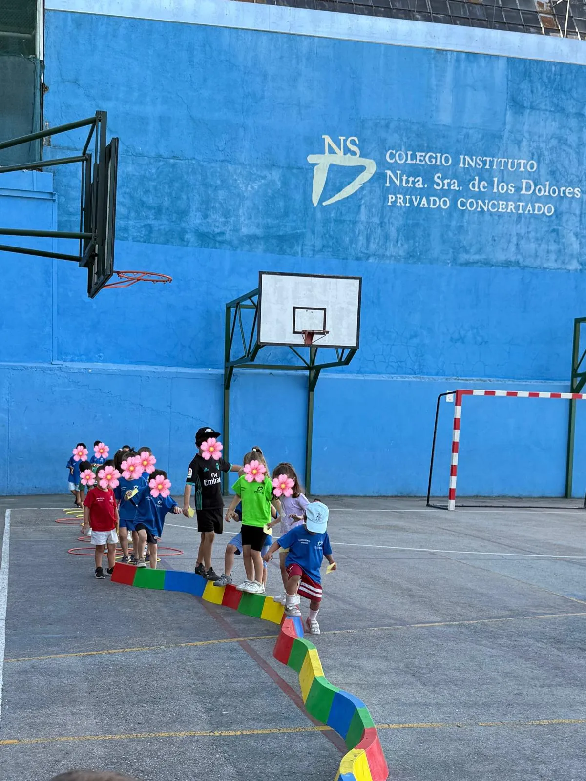 Juegos y deportes en el patio del Colegio NSD Carabanchel